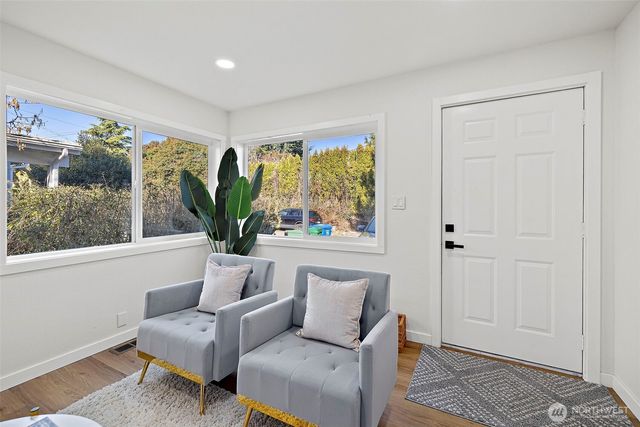 2311 N 88th St, Seattle, WA 98103