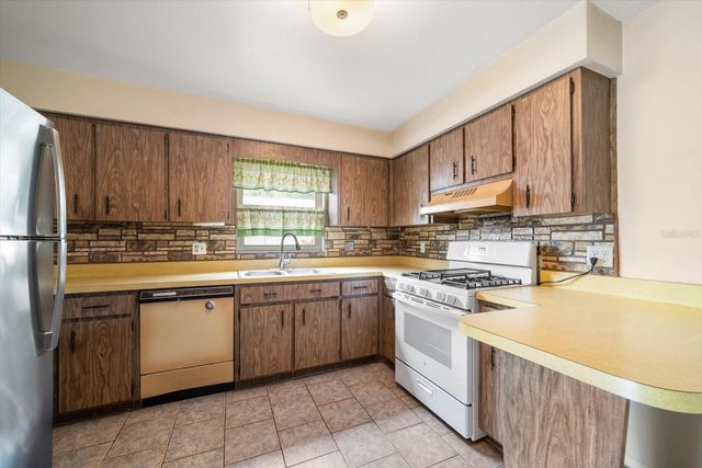 2850 SPRING LAKE DRIVE, Clearwater, FL 33759