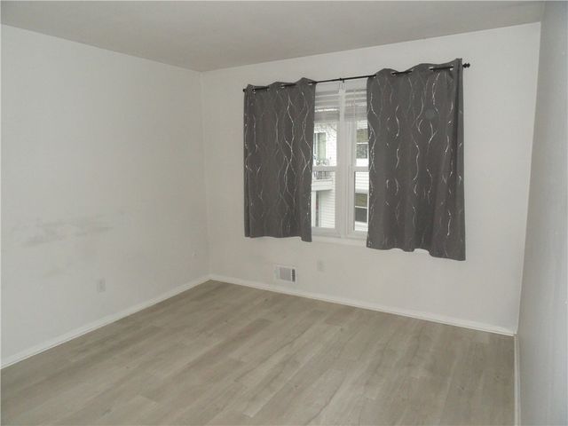 20 Eagle Ln, Perinton, NY 14450