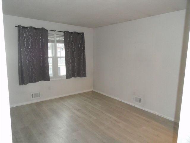 20 Eagle Ln, Perinton, NY 14450