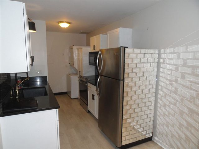 20 Eagle Ln, Perinton, NY 14450