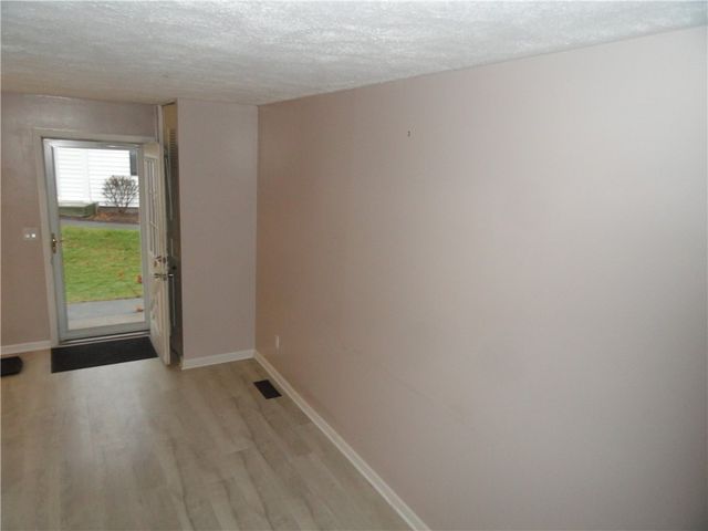 20 Eagle Ln, Perinton, NY 14450