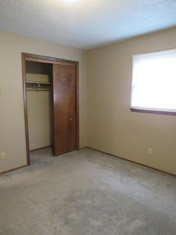 529 S Olive Street, Marshfield, MO 65706