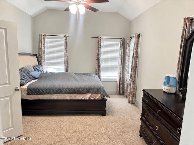 1807 Fox Den Way 6, Greenville, NC 27858