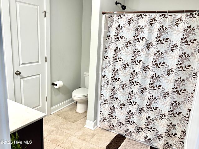 1807 Fox Den Way 6, Greenville, NC 27858