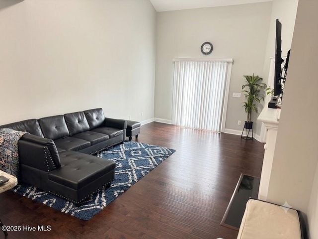 1807 Fox Den Way 6, Greenville, NC 27858