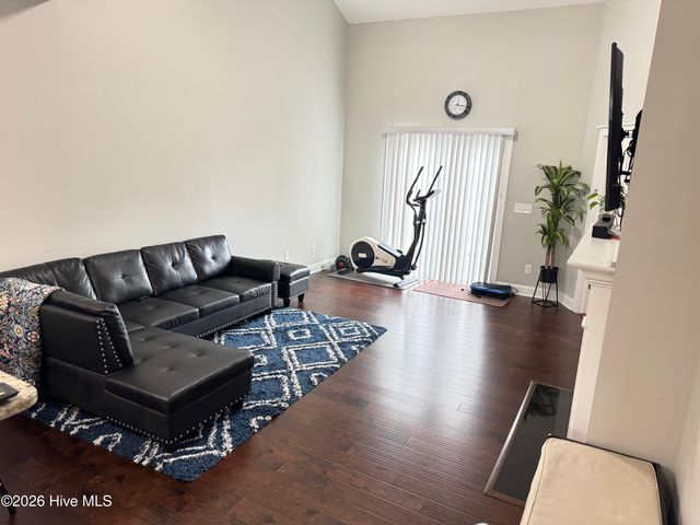 1807 Fox Den Way 6, Greenville, NC 27858