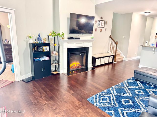 1807 Fox Den Way 6, Greenville, NC 27858