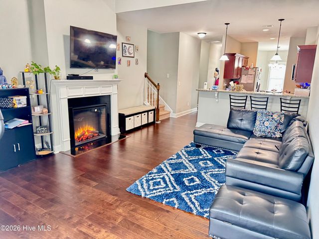 1807 Fox Den Way 6, Greenville, NC 27858