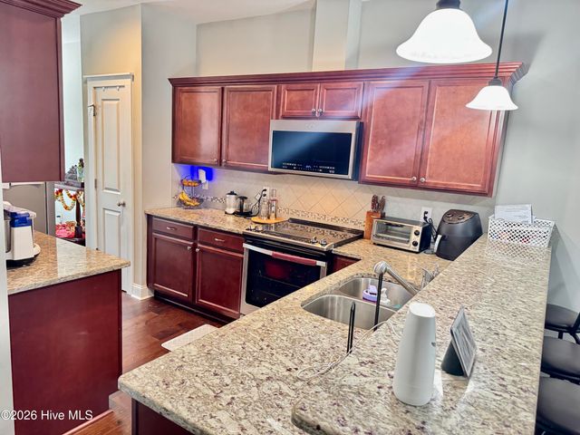 1807 Fox Den Way 6, Greenville, NC 27858