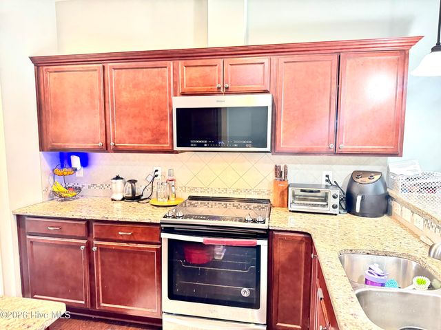 1807 Fox Den Way 6, Greenville, NC 27858