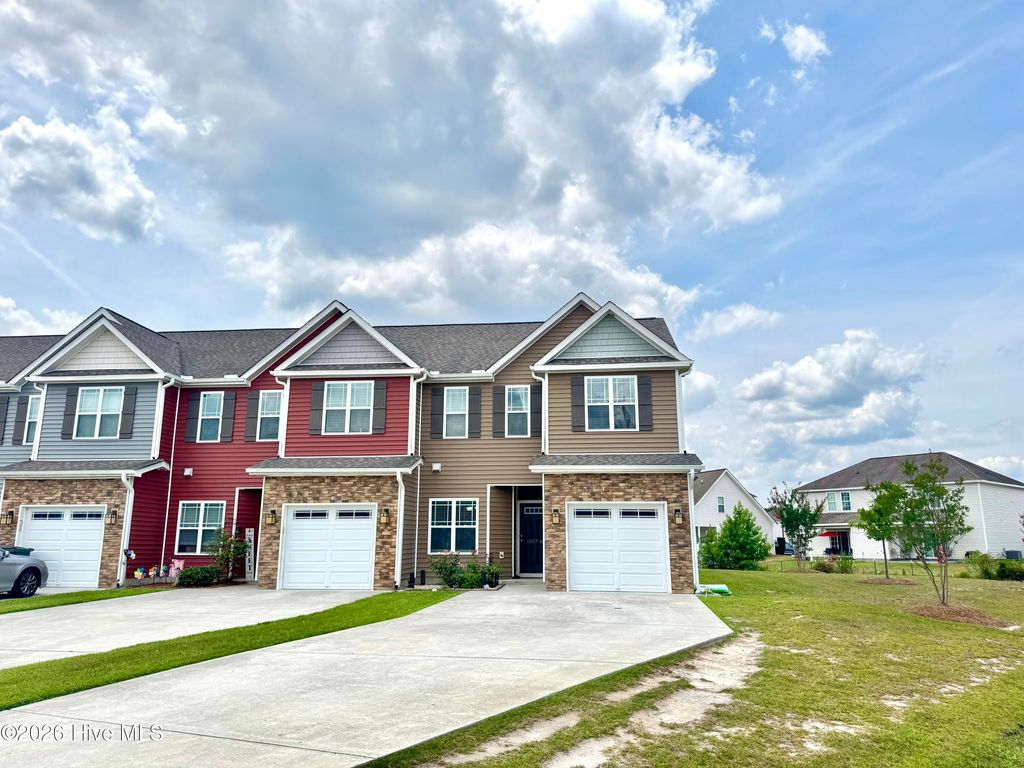 1807 Fox Den Way 6, Greenville, NC 27858