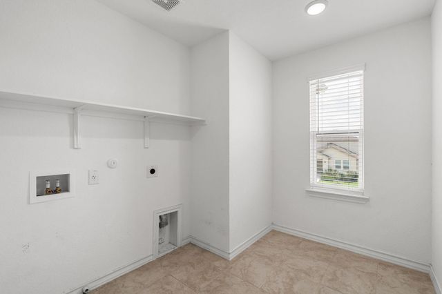 223 Flowers Ave, Hutto, TX 78634