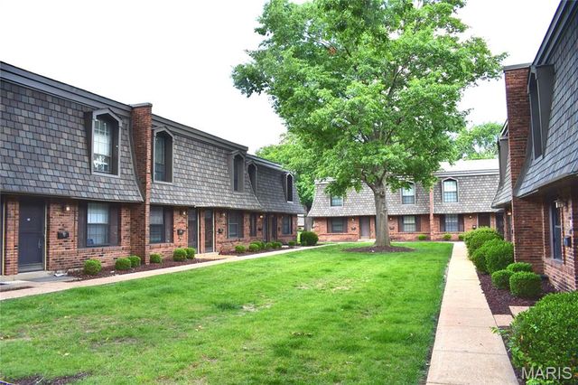 1869 Mansard Drive, Mehlville, MO 63125