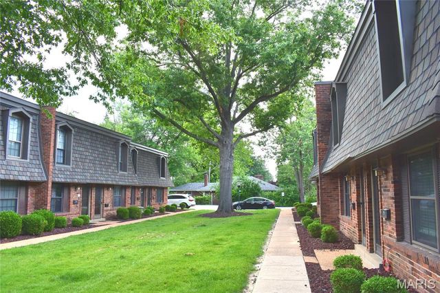 1869 Mansard Drive, Mehlville, MO 63125