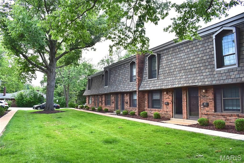 1869 Mansard Drive, Mehlville, MO 63125