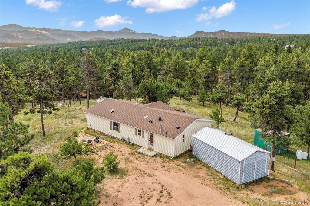 696 Calle De La Nieva, Florissant, CO 80816