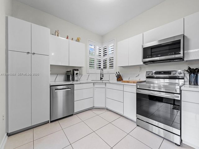 15533 N Miami Lakeway N 101-19, Miami Lakes, FL 33014