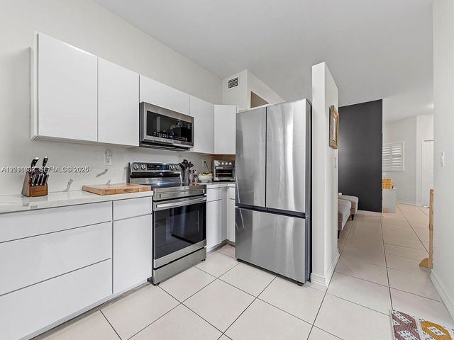 15533 N Miami Lakeway N 101-19, Miami Lakes, FL 33014