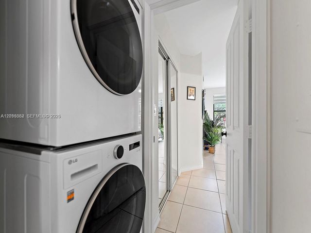 15533 N Miami Lakeway N 101-19, Miami Lakes, FL 33014