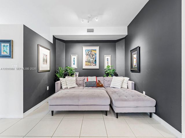 15533 N Miami Lakeway N 101-19, Miami Lakes, FL 33014