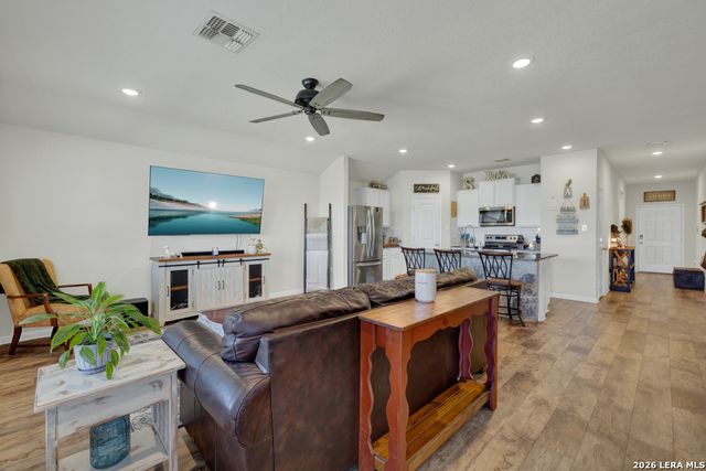 2121 WOOD DRAKE LN, New Braunfels, TX 78130