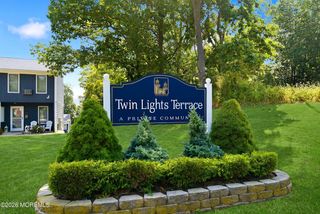 H12 Twinlights Court H12, Highlands, NJ 07732