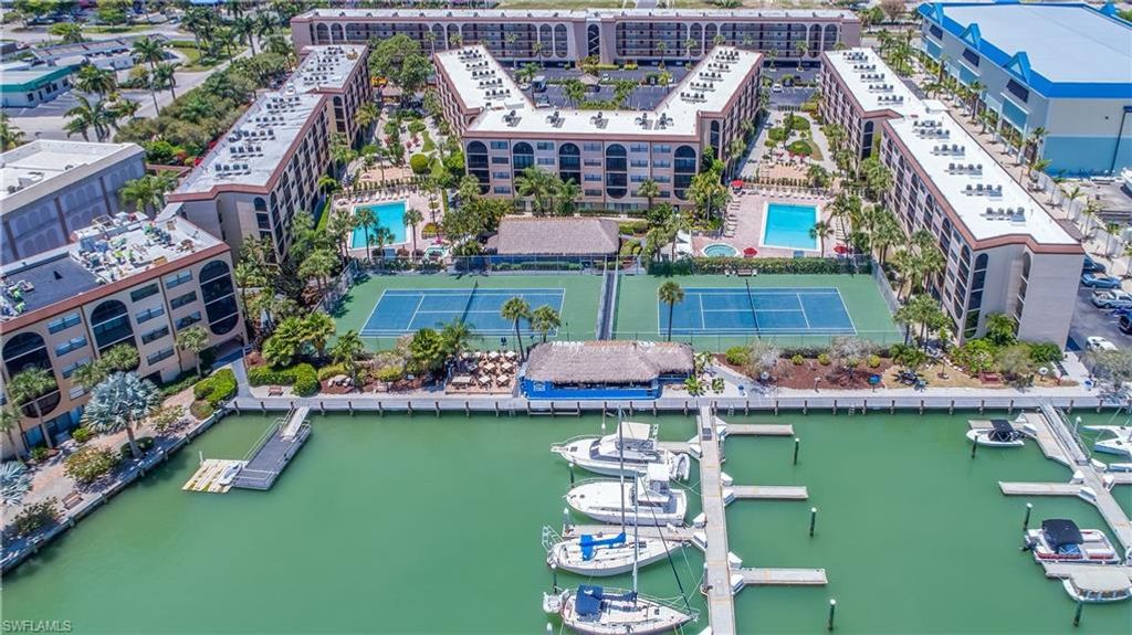 995 Anglers CV N402, MARCO ISLAND, FL 34145 — exterior