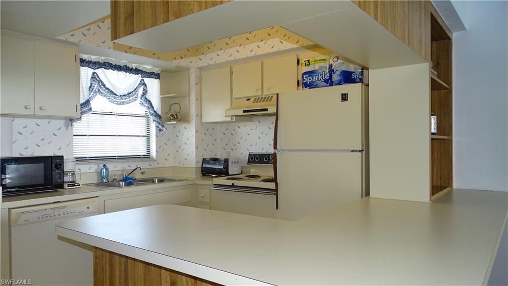 995 Anglers CV N402, MARCO ISLAND, FL 34145 — photo 5