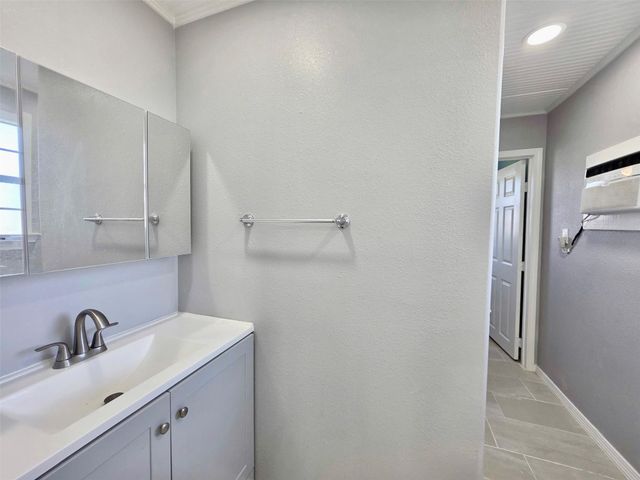 325 Texas Street, Freeport, TX 77541