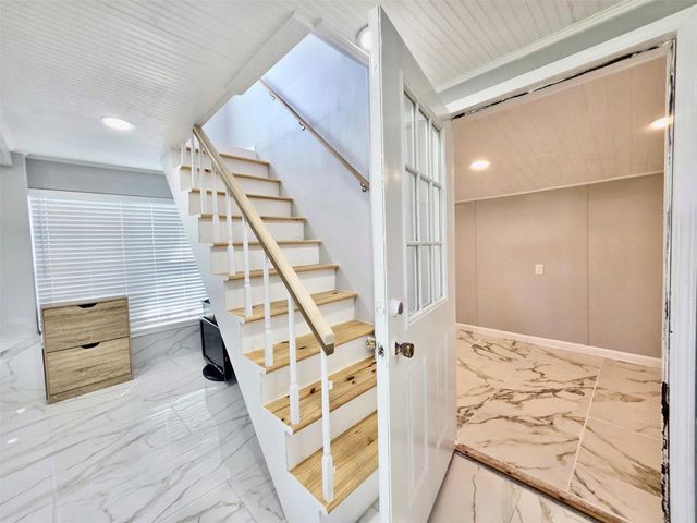 325 Texas Street, Freeport, TX 77541