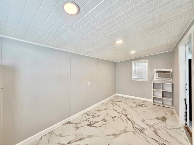 325 Texas Street, Freeport, TX 77541