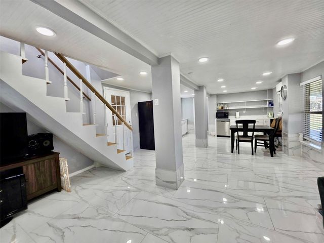 325 Texas Street, Freeport, TX 77541