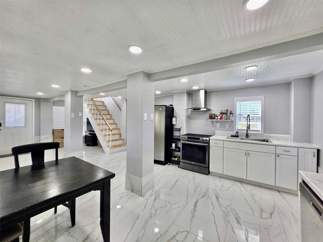 325 Texas Street, Freeport, TX 77541