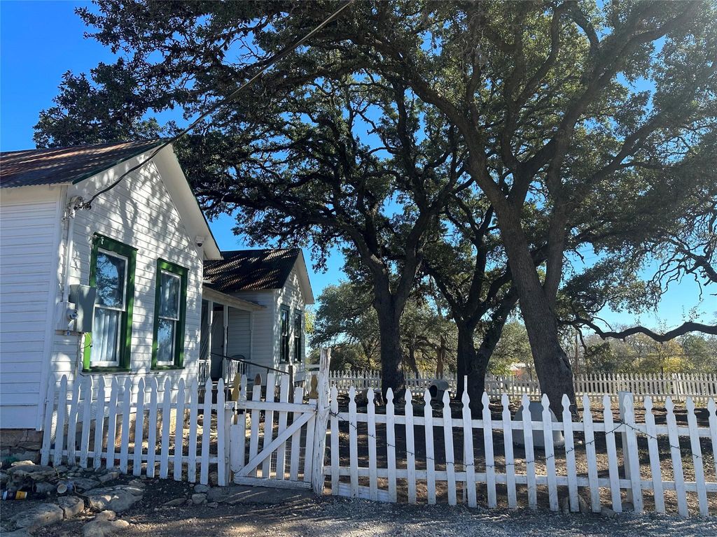 543 Narrows RD, Blanco, TX 78606