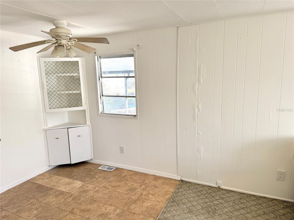 Image 5 of property listing at 4928 DESERT INN AVENUE, Sarasota, FL 34234