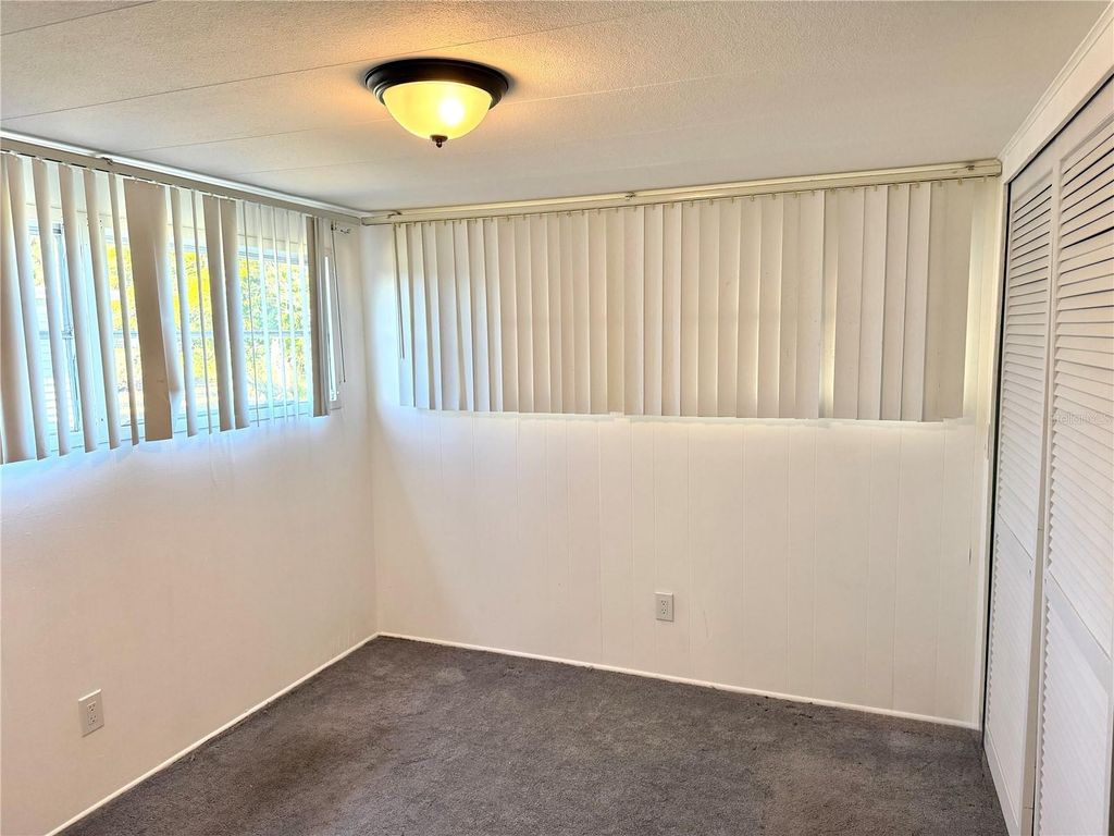 Image 6 of property listing at 4928 DESERT INN AVENUE, Sarasota, FL 34234