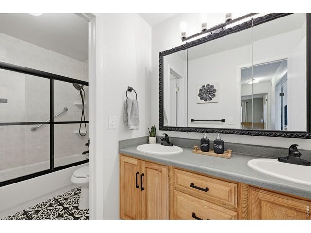 2598 S Vaughn Way #B, Aurora, CO 80014