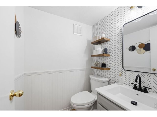 2598 S Vaughn Way #B, Aurora, CO 80014