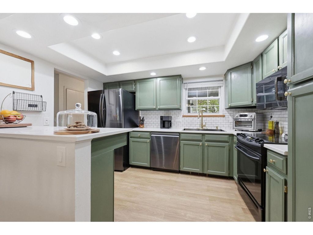 2598 S Vaughn Way #B, Aurora, CO 80014