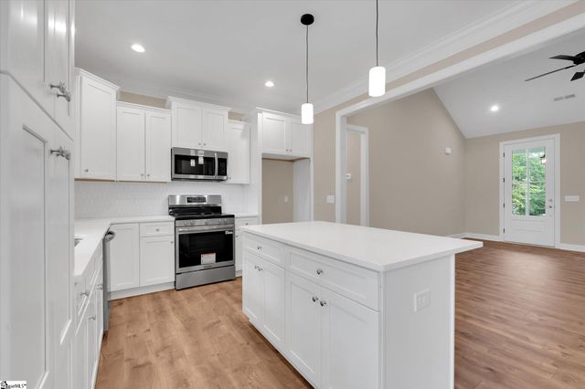170 Stewart Lake Road, Pelzer, SC 29669