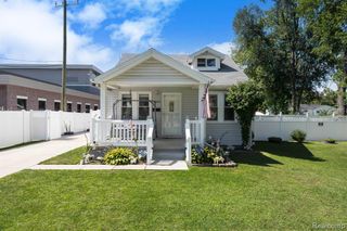 18435 Glenmore, Redford, MI 48240