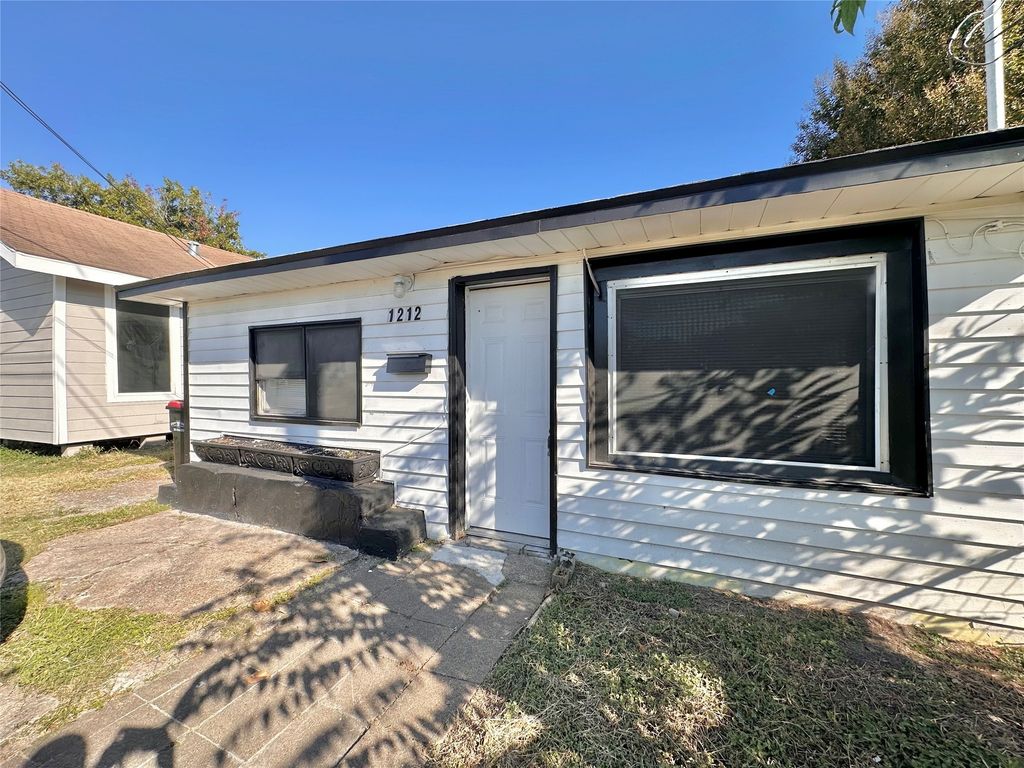 1212 Pine Street, Baytown, TX 77520