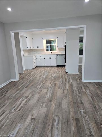 701 Willowmoore Avenue, Thomasville, NC 27360