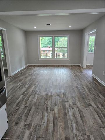 701 Willowmoore Avenue, Thomasville, NC 27360