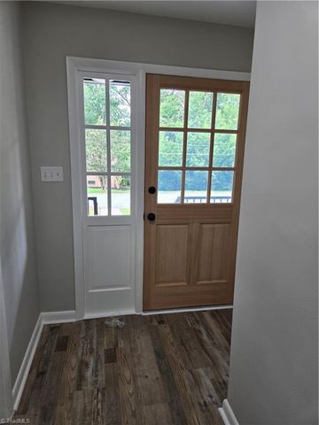 701 Willowmoore Avenue, Thomasville, NC 27360