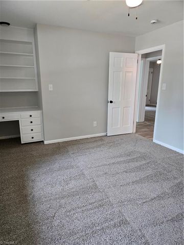 701 Willowmoore Avenue, Thomasville, NC 27360