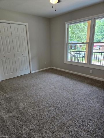701 Willowmoore Avenue, Thomasville, NC 27360