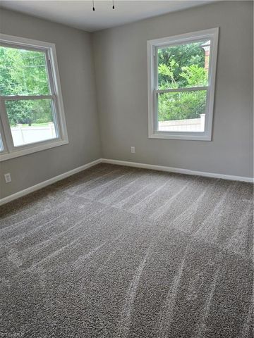 701 Willowmoore Avenue, Thomasville, NC 27360