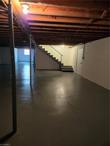 701 Willowmoore Avenue, Thomasville, NC 27360
